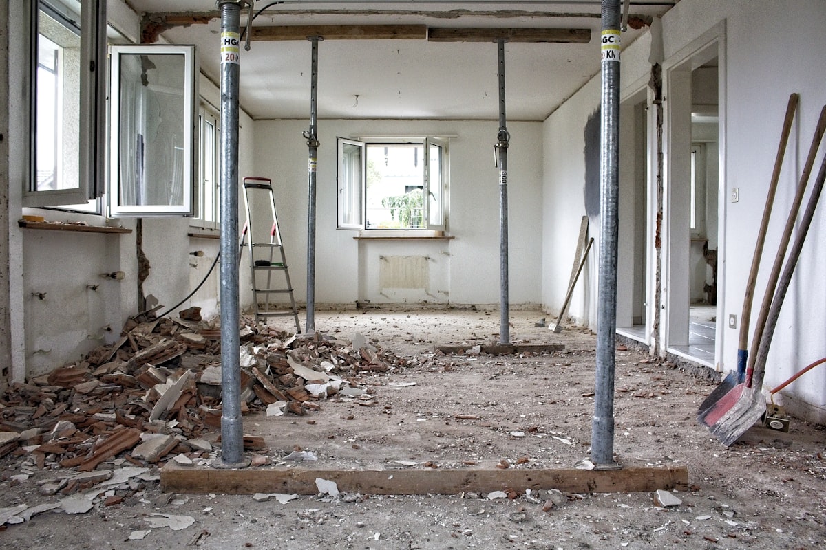 Chantier de rénovation en cours de gros œuvre